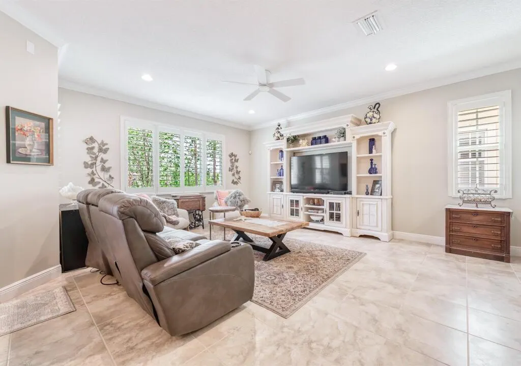 2122 Sabal Tree Court