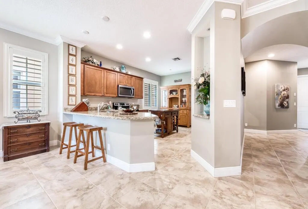 2122 Sabal Tree Court