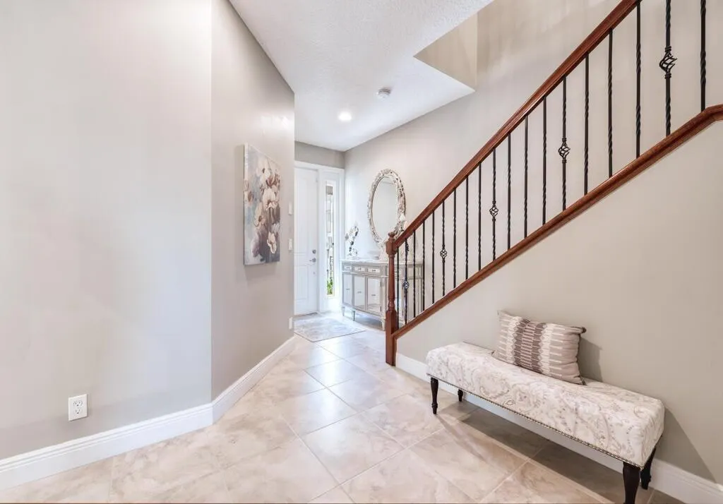 2122 Sabal Tree Court