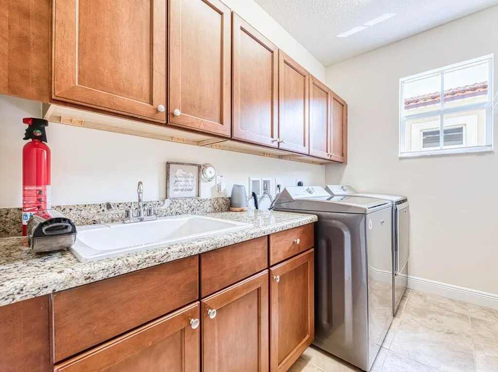 2122 Sabal Tree Court