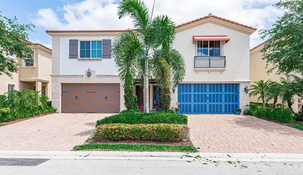 2122 Sabal Tree Court