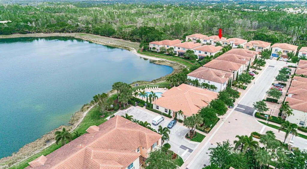 2122 Sabal Tree Court