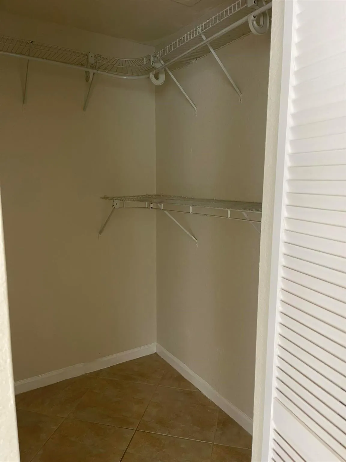 3816 Woodridge Terrace