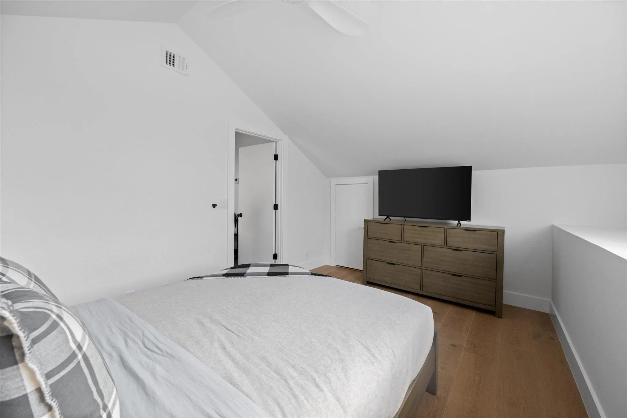 12628 Shoreline Drive, #9e