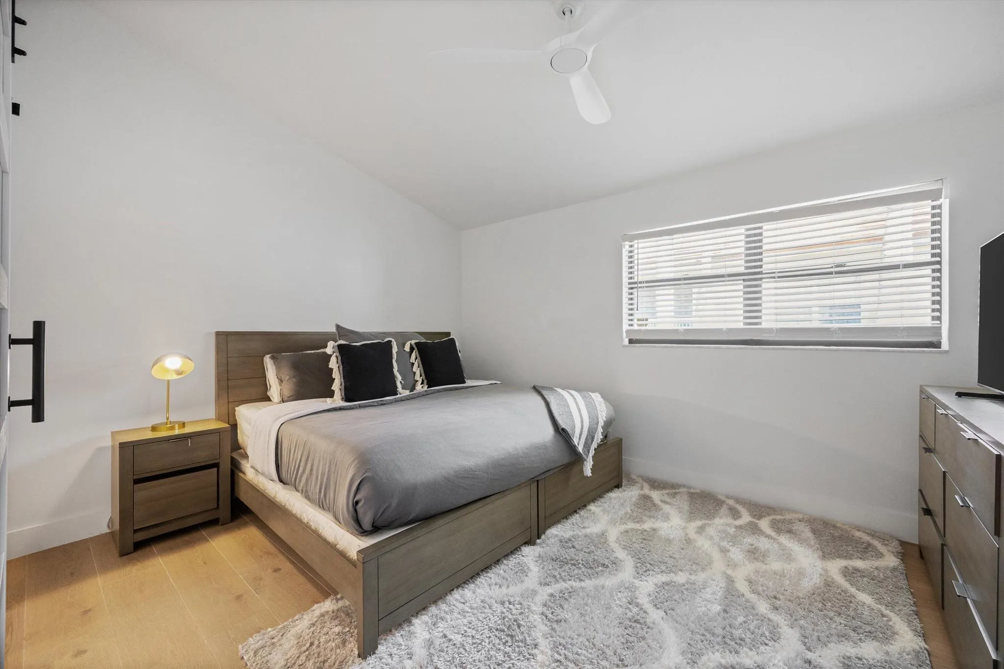 12628 Shoreline Drive, #9e