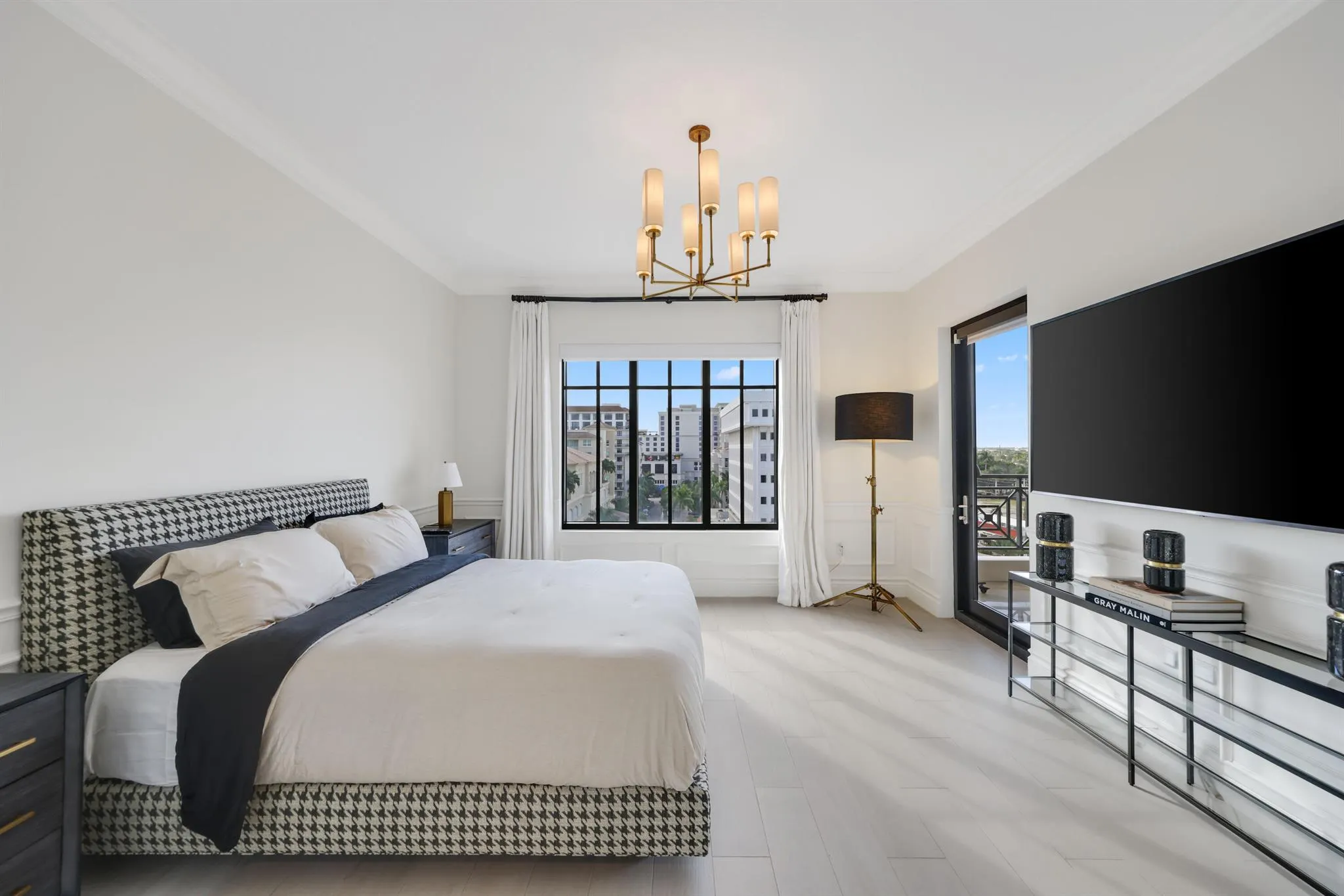 200 E Palmetto Park Road, #811