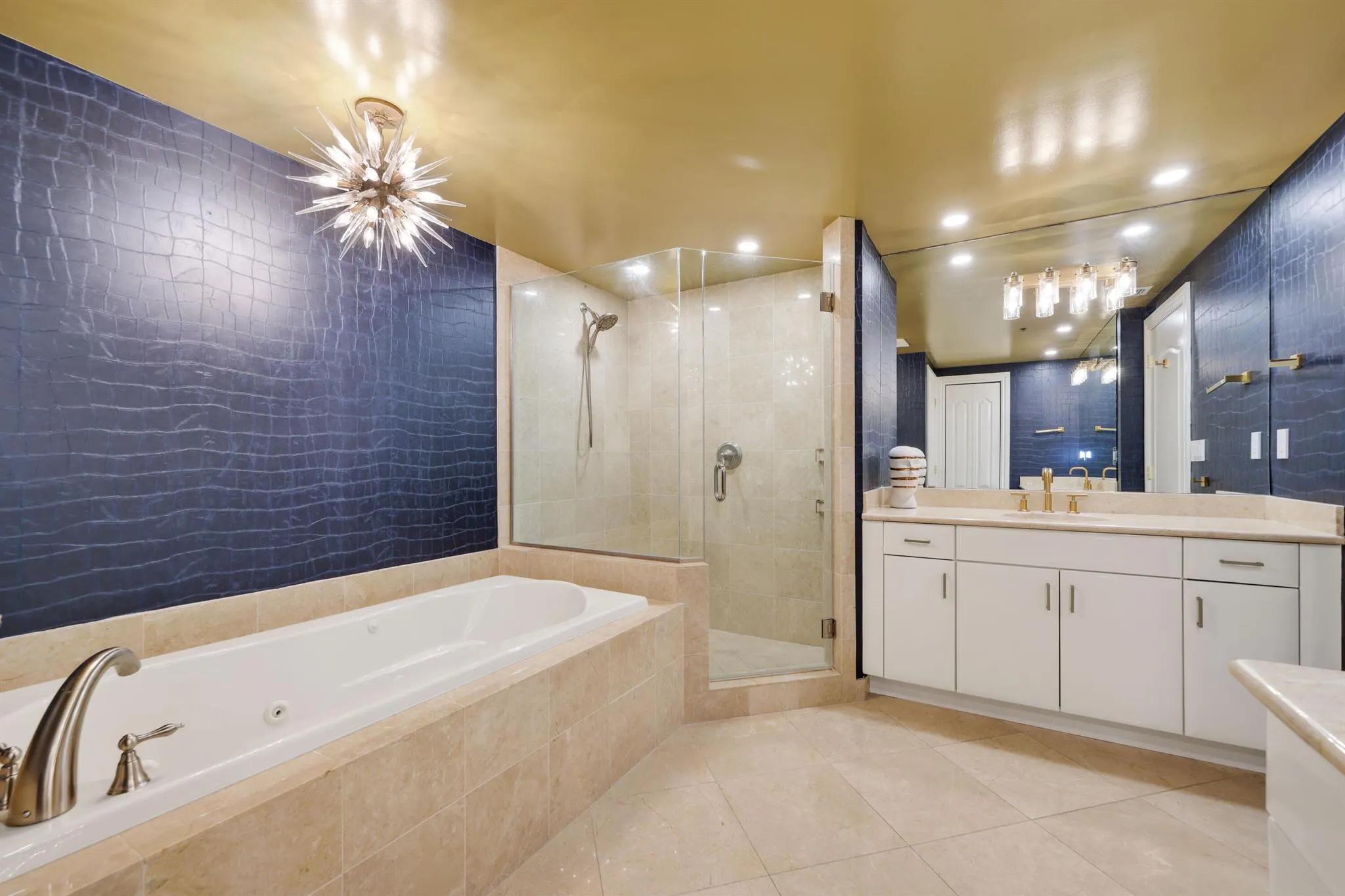 200 E Palmetto Park Road, #811