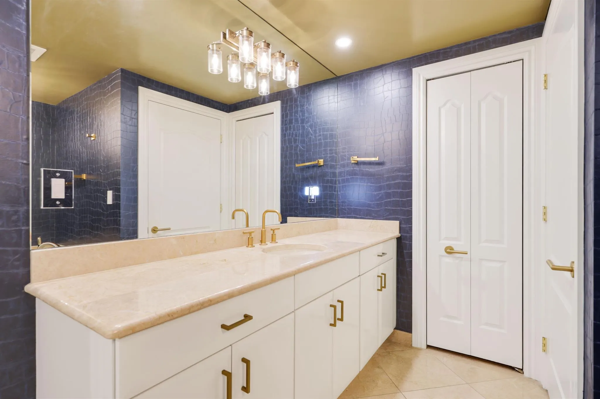 200 E Palmetto Park Road, #811