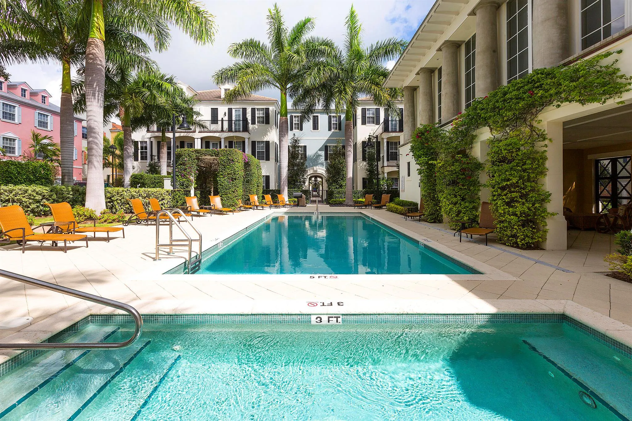 389 E Cannery Row Circle