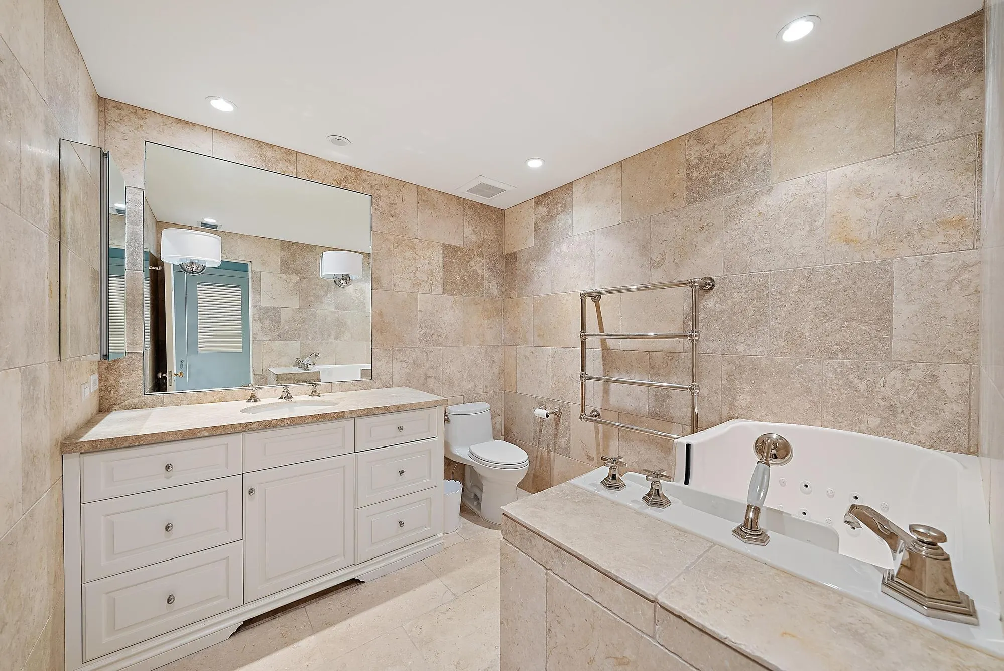 425 Worth Avenue, #2f