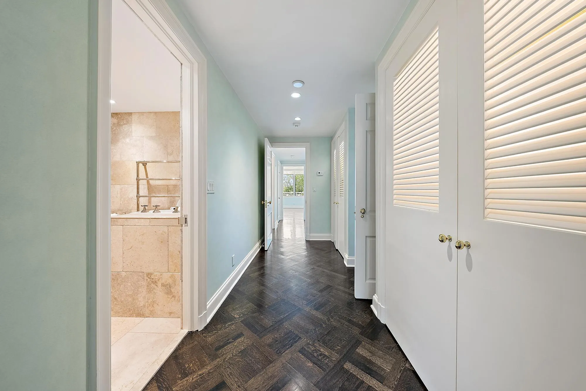 425 Worth Avenue, #2f