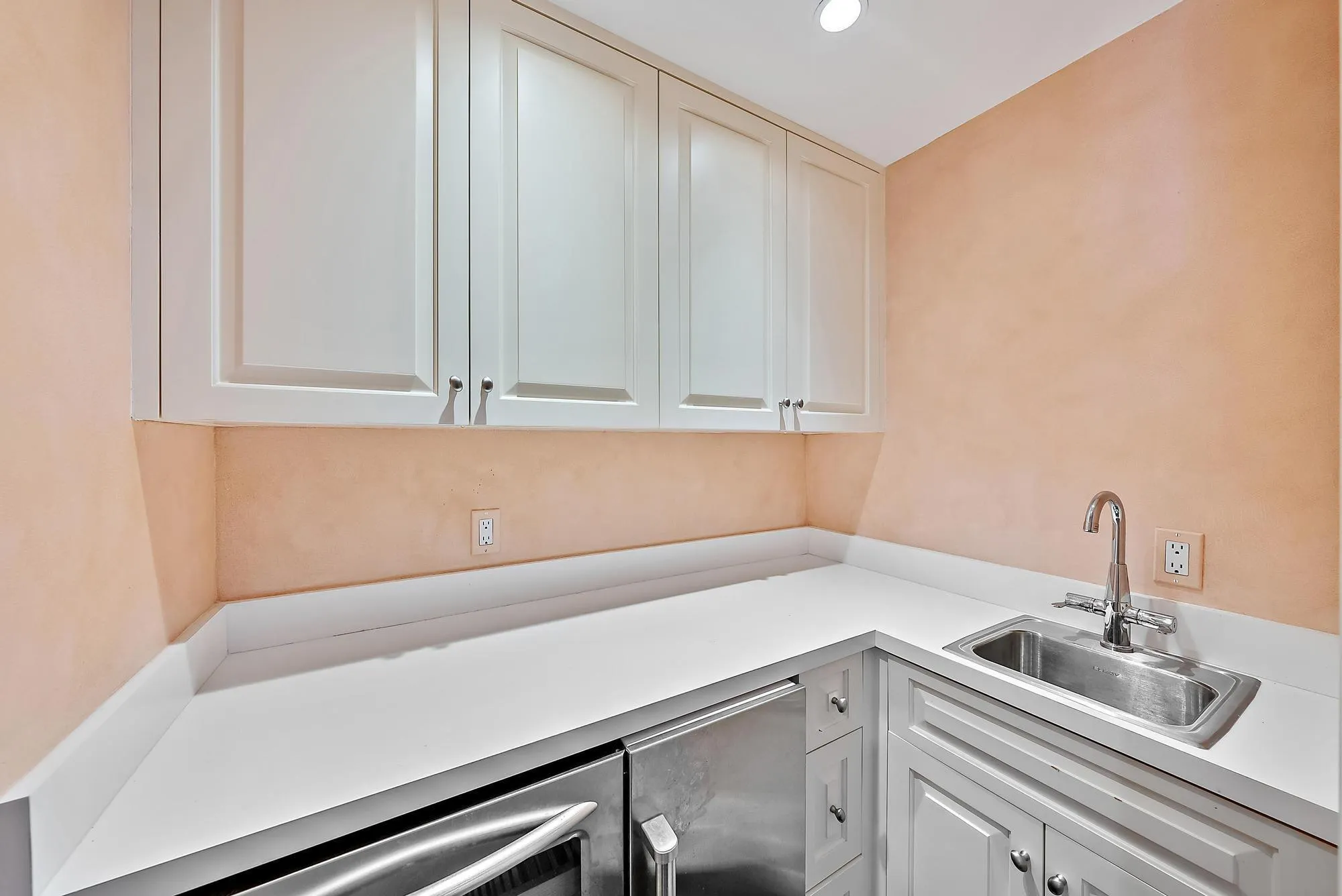 425 Worth Avenue, #2f