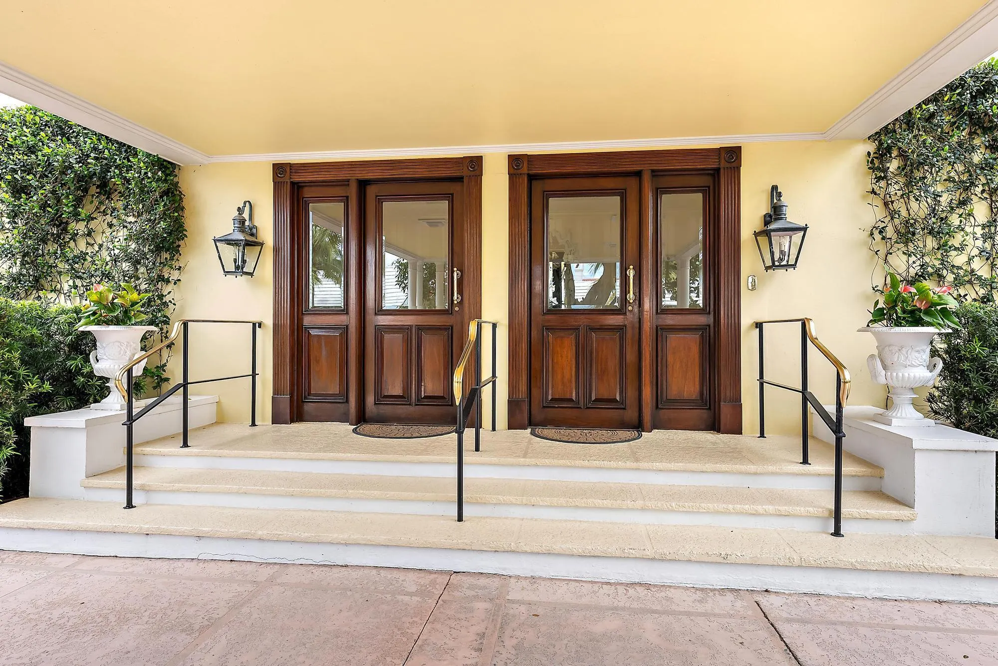 425 Worth Avenue, #2f