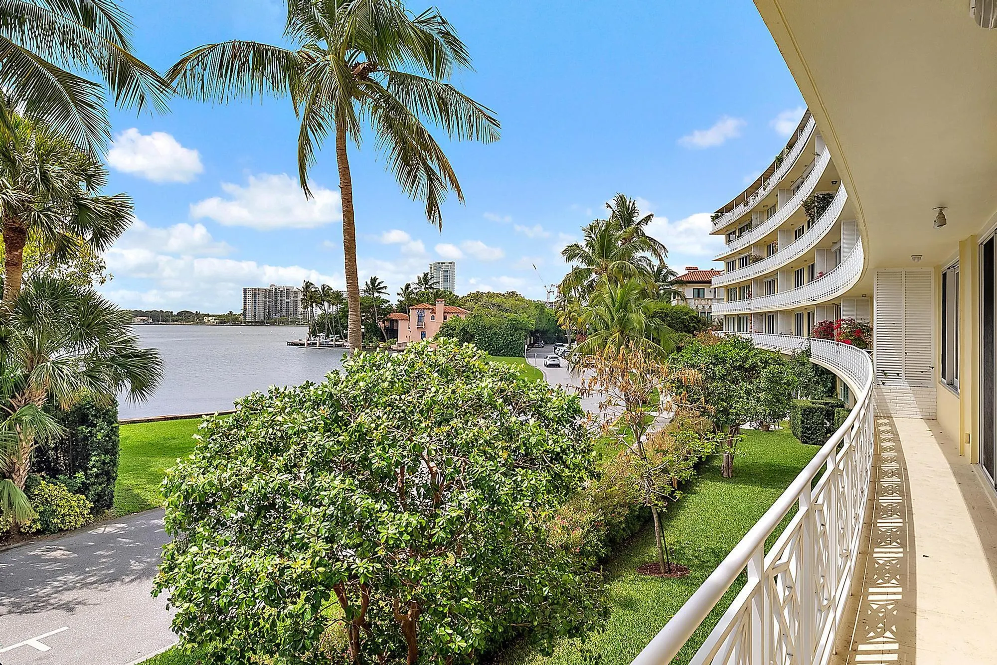 425 Worth Avenue, #2f