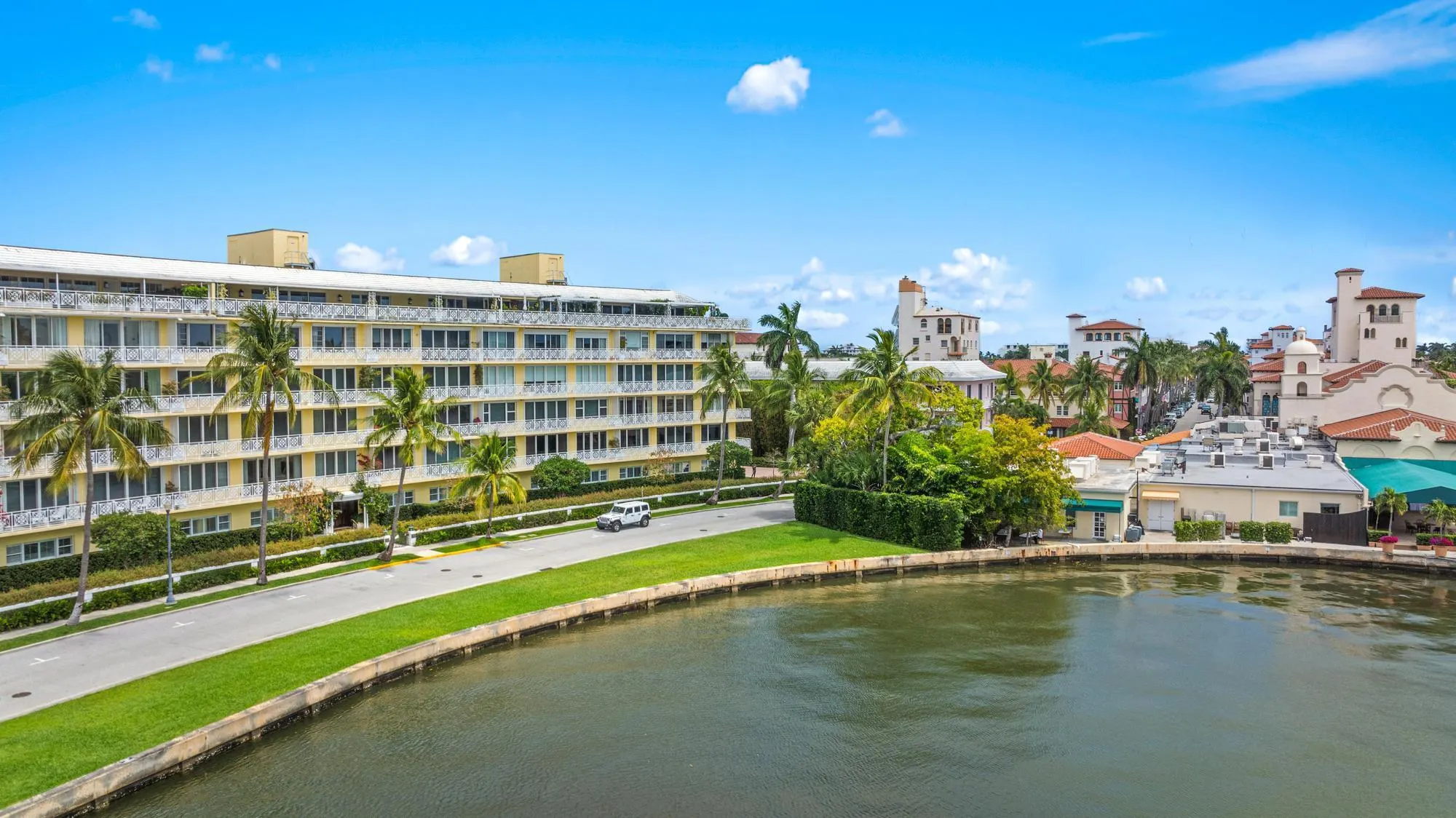 425 Worth Avenue, #2f