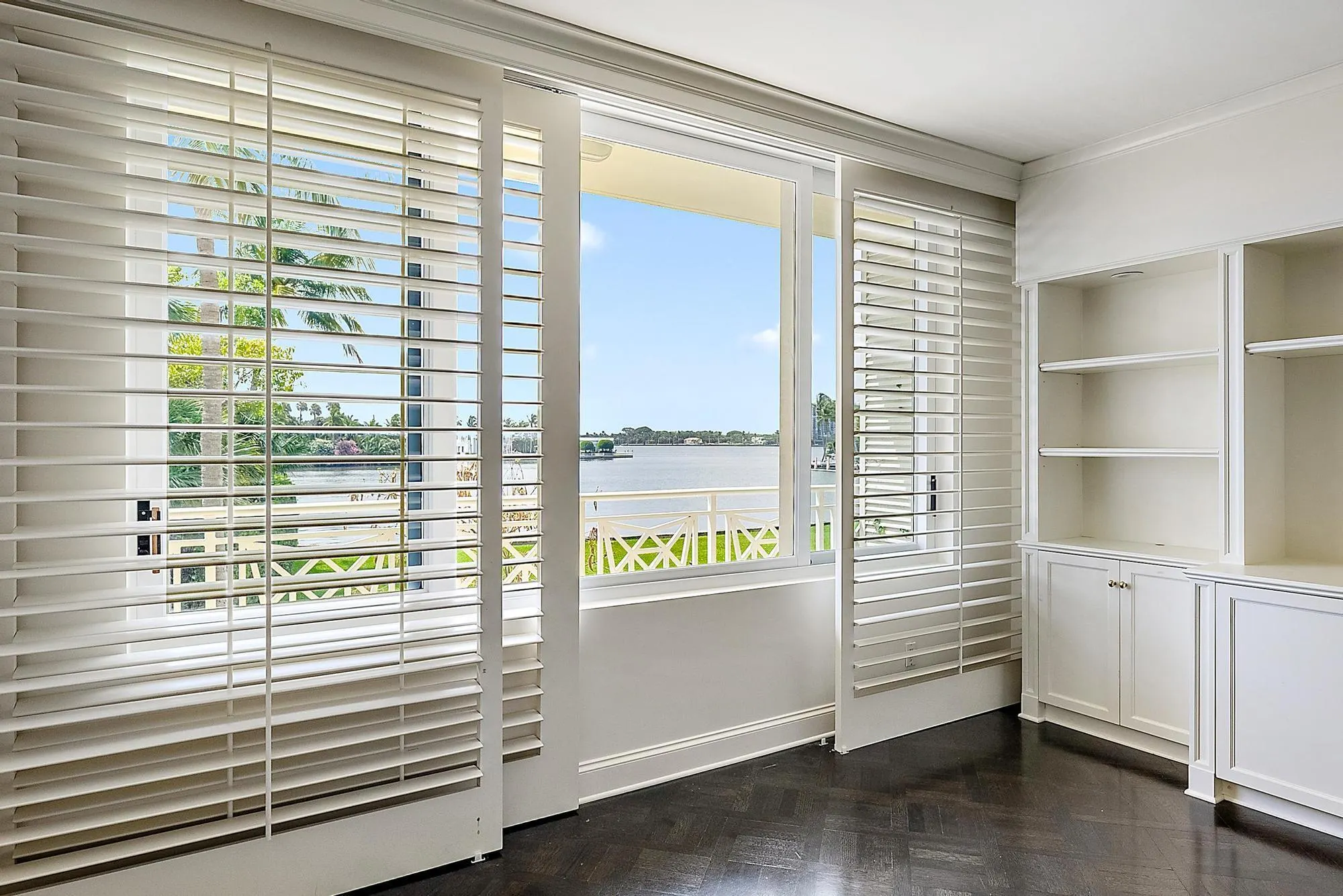 425 Worth Avenue, #2f