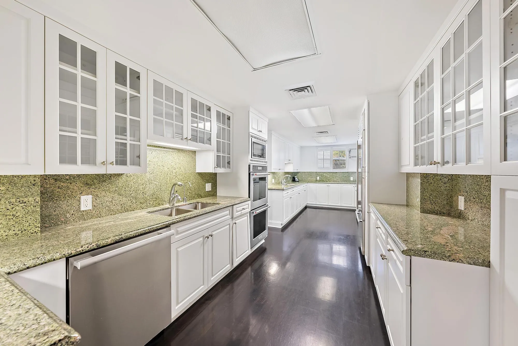 425 Worth Avenue, #2f