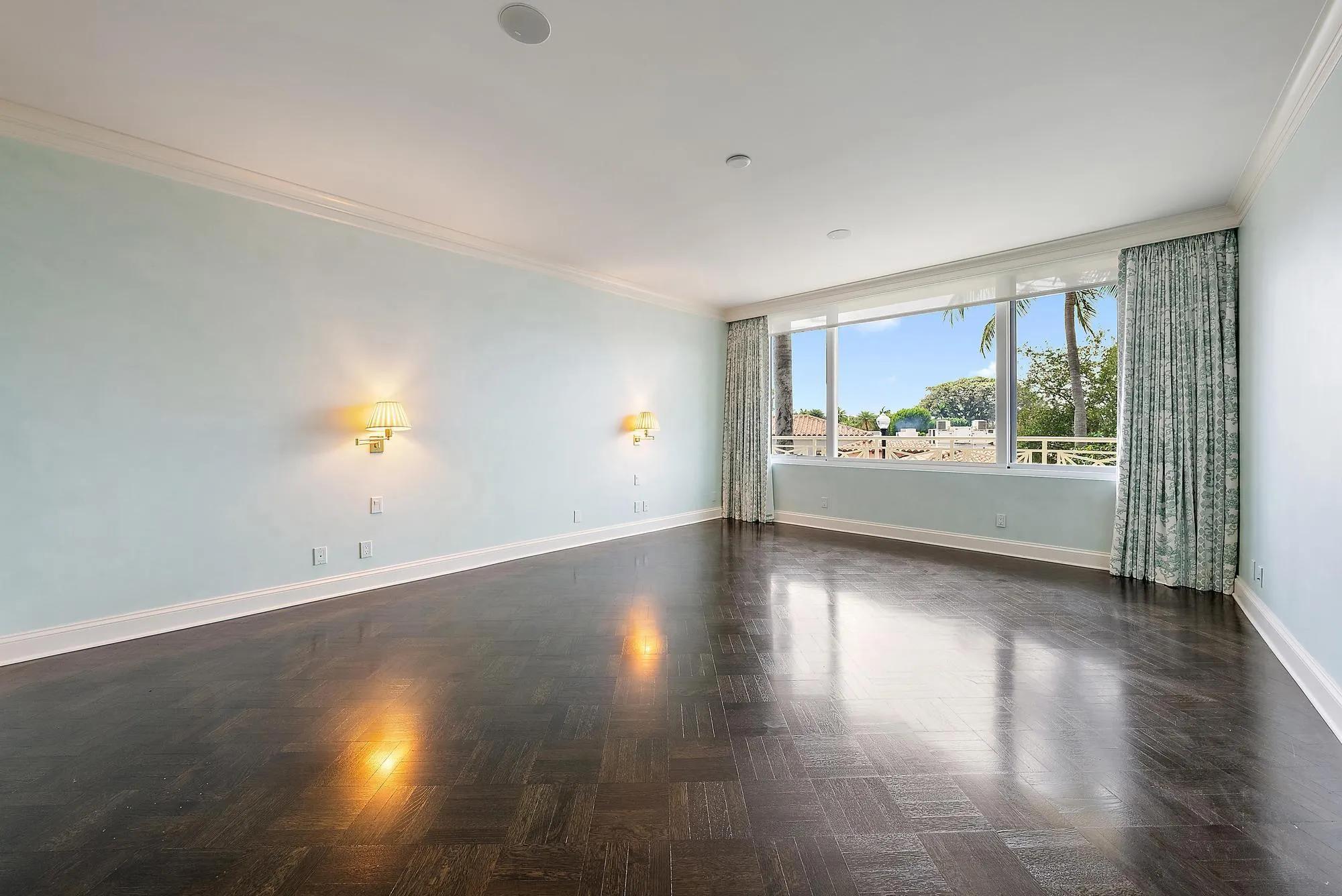 425 Worth Avenue, #2f