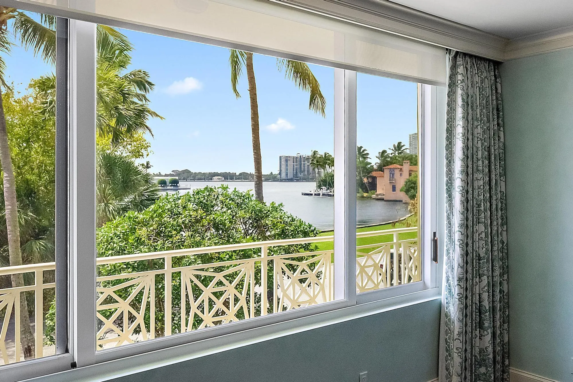 425 Worth Avenue, #2f