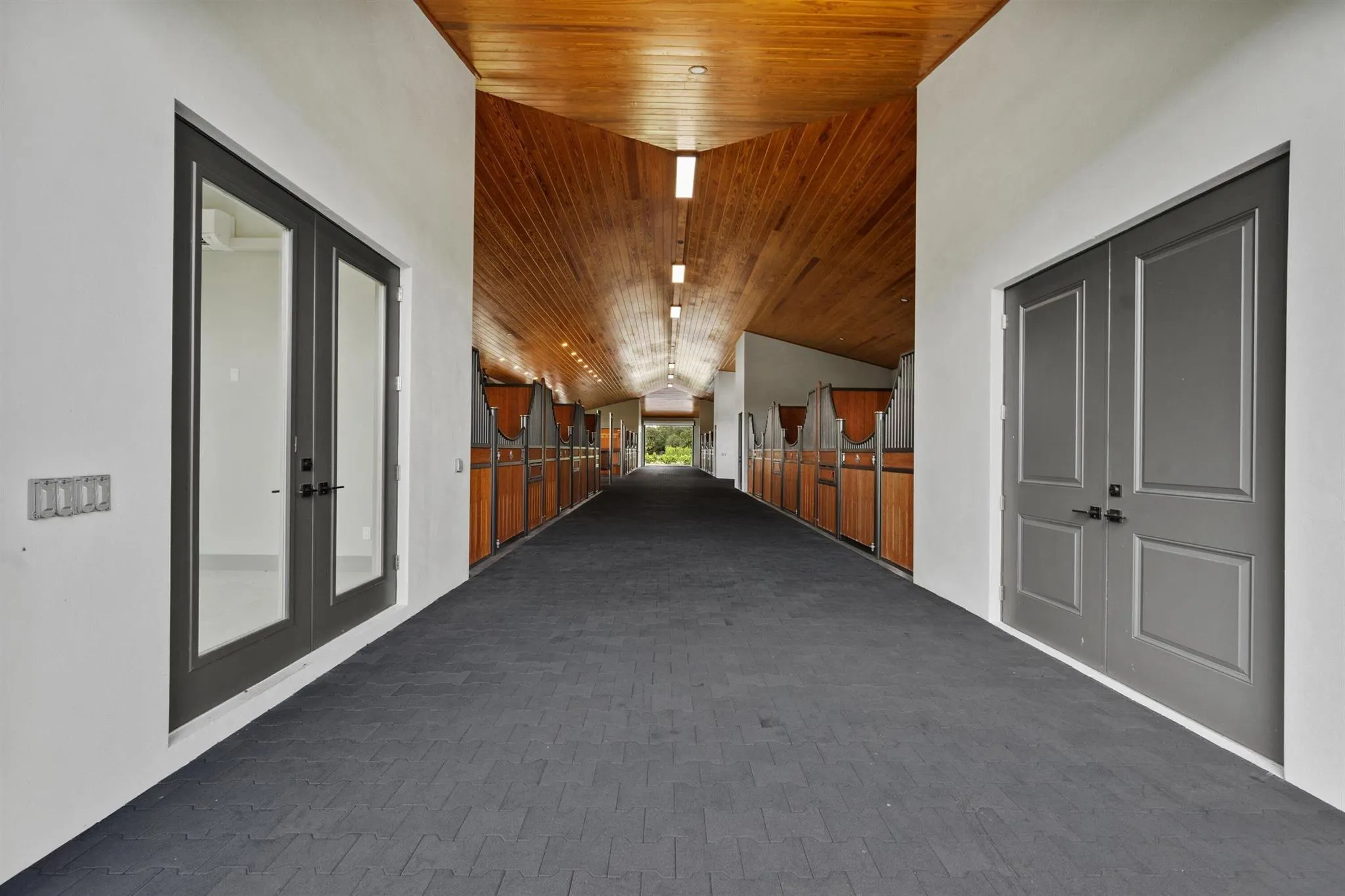 15385 Sunnyland Lane