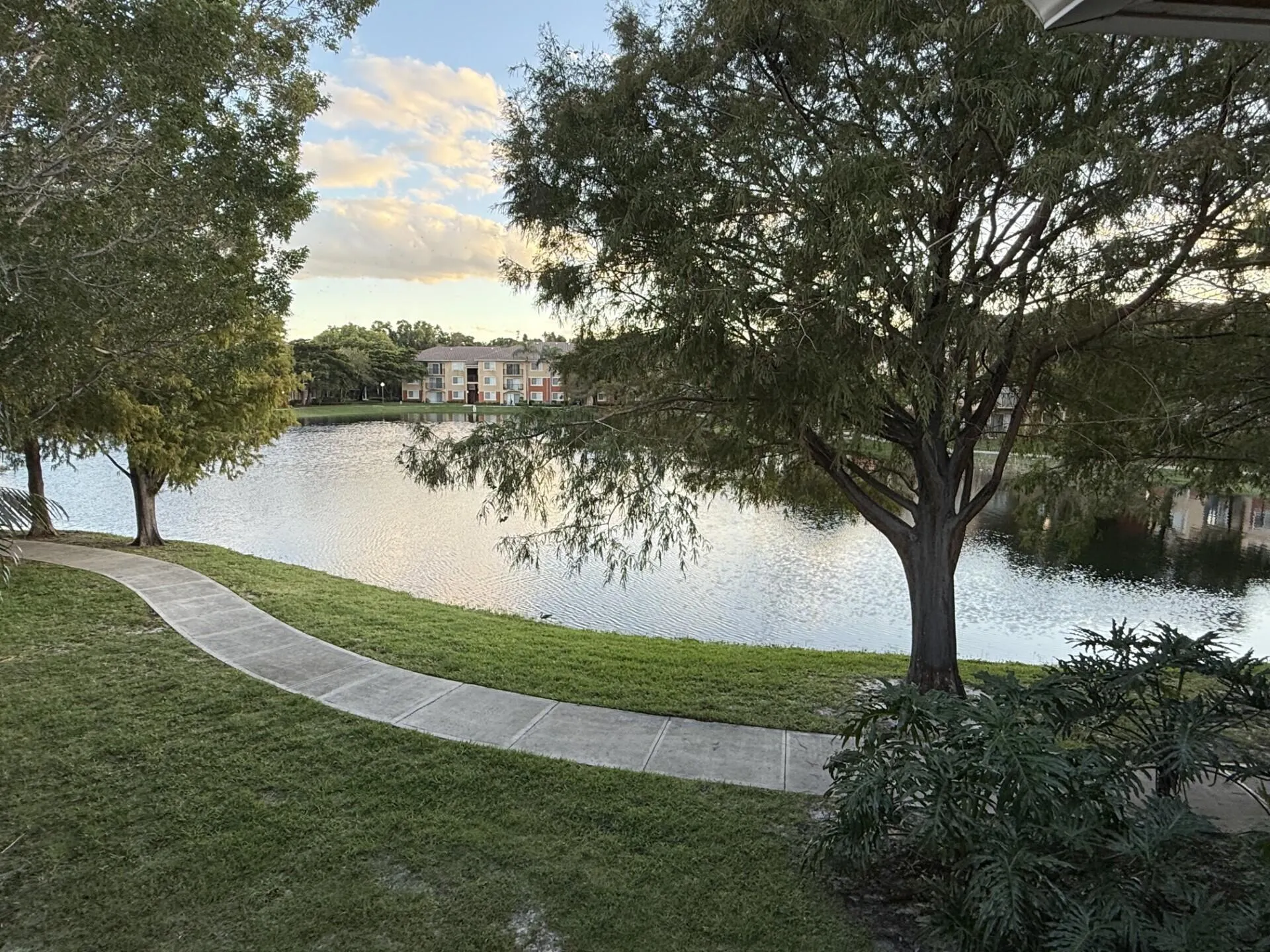 4179 N Haverhill Road, #603