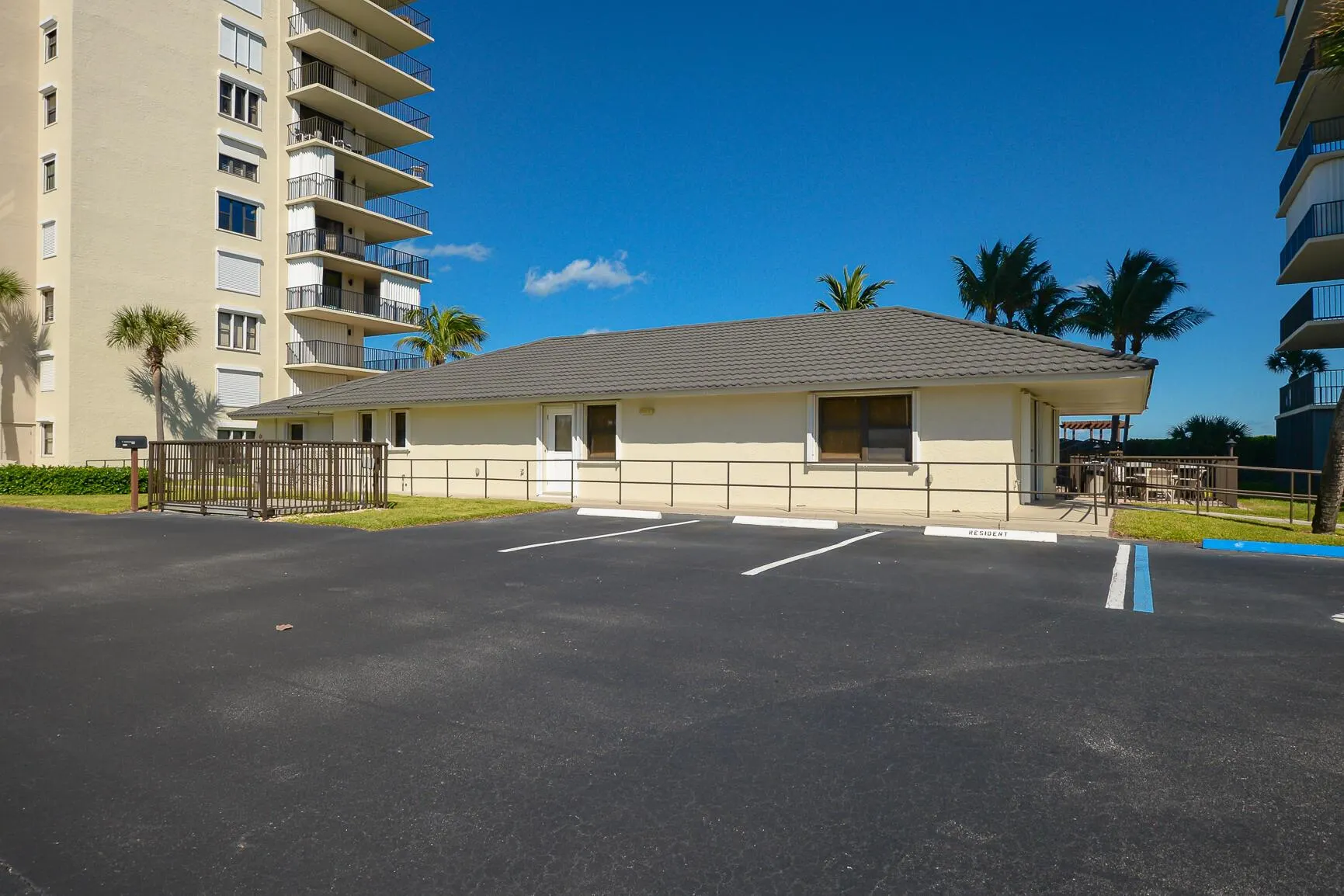 4200 N Hwy A1a, #412