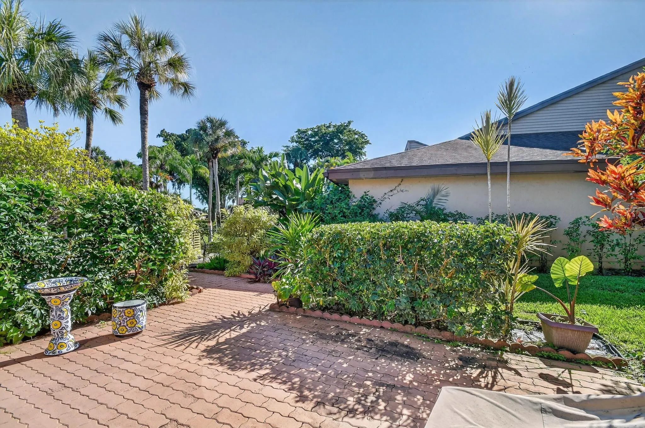 6750 Versailles Court