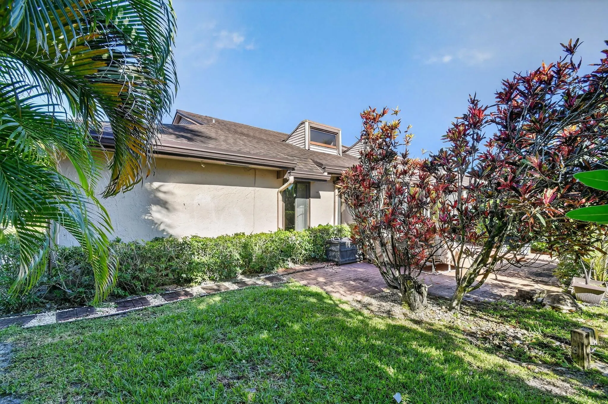 6750 Versailles Court