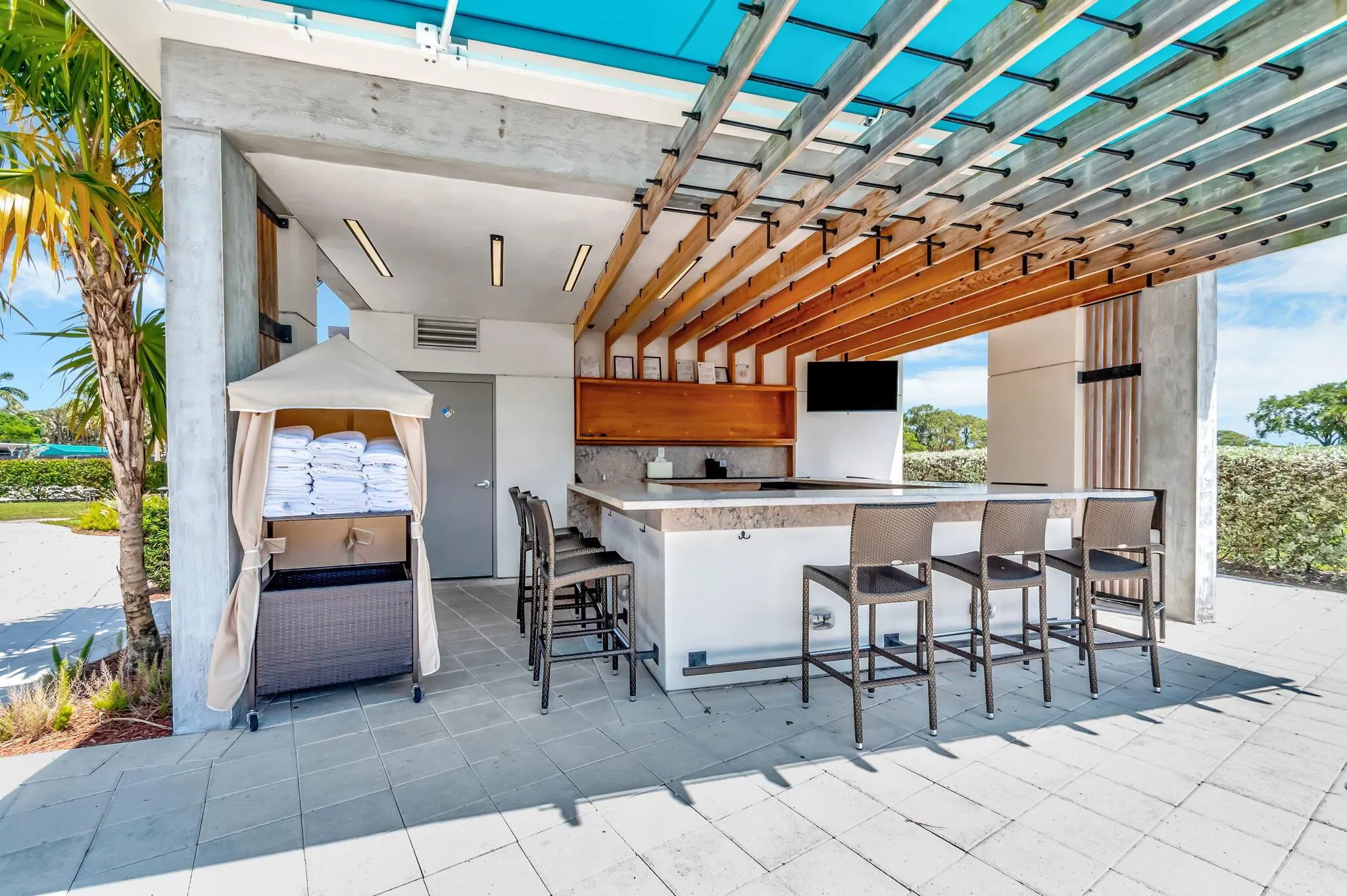 6750 Versailles Court