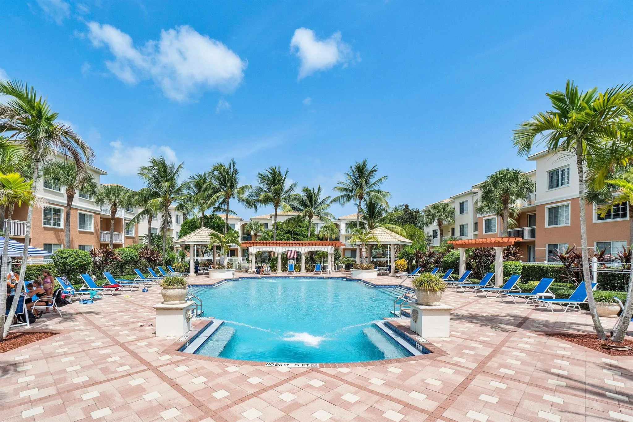 8211 Myrtlewood Circle W