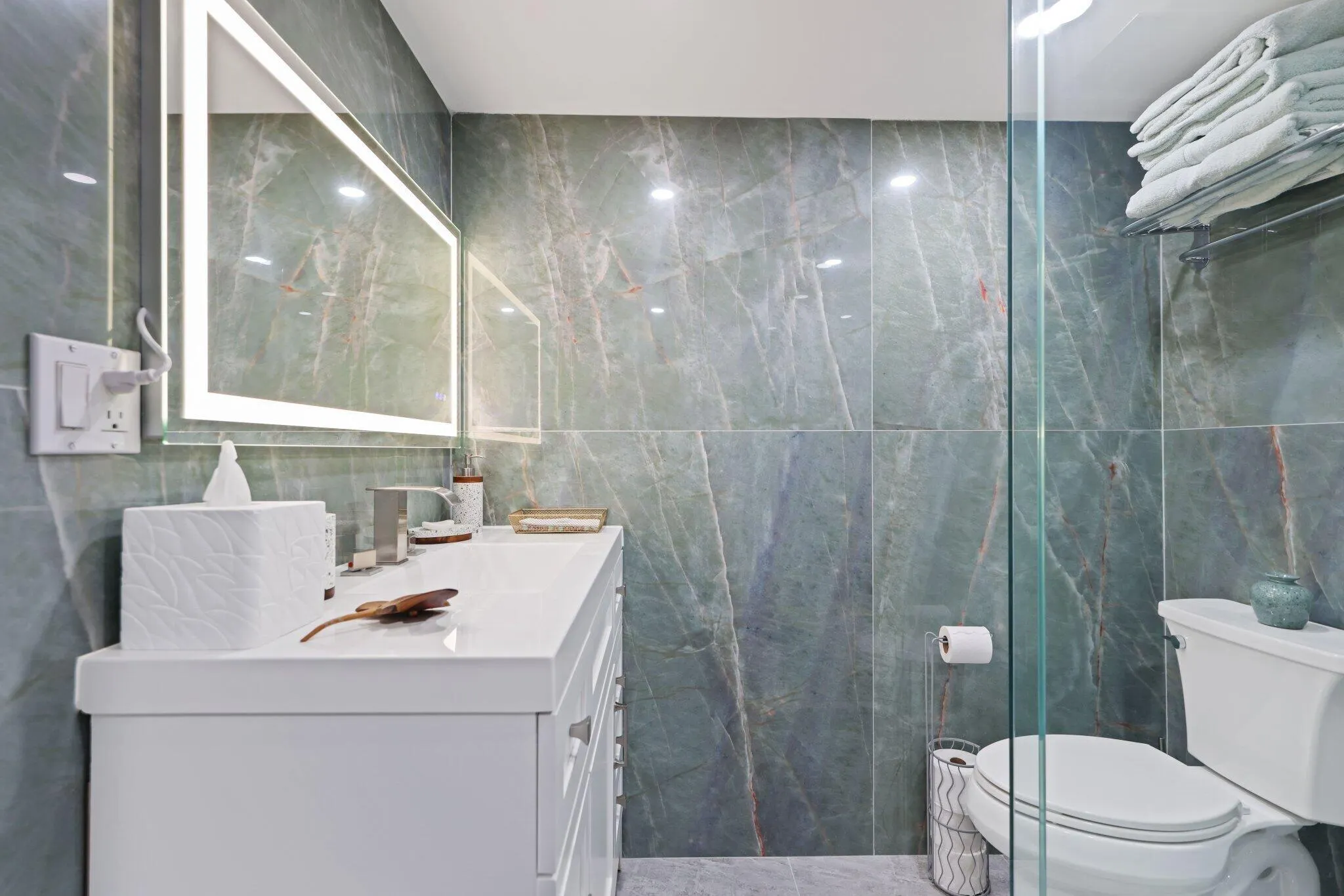 12 Royal Palm Way, #Unit 605