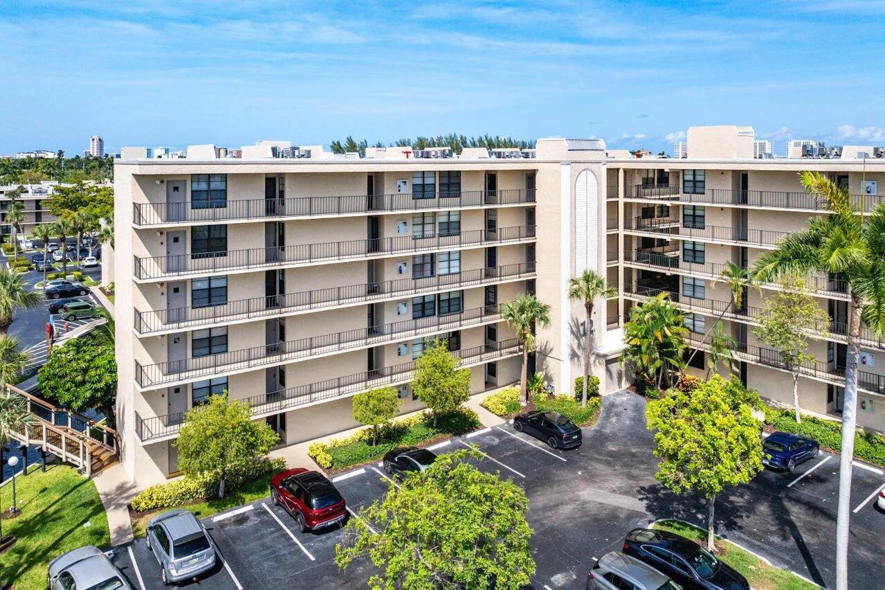 12 Royal Palm Way, #Unit 605