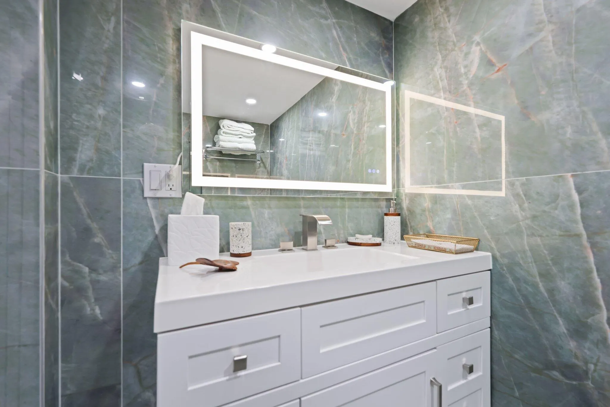 12 Royal Palm Way, #Unit 605