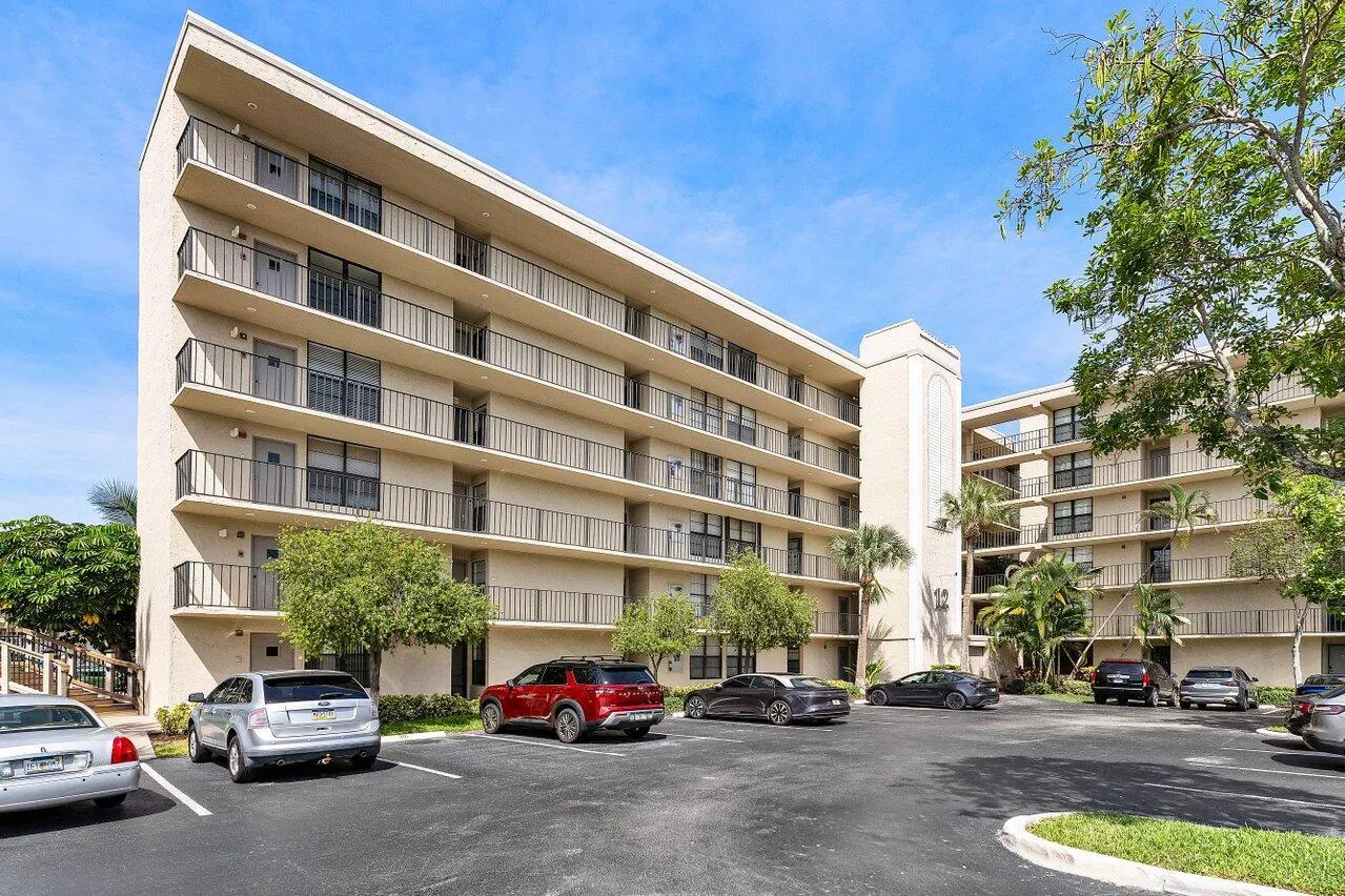 12 Royal Palm Way, #Unit 605