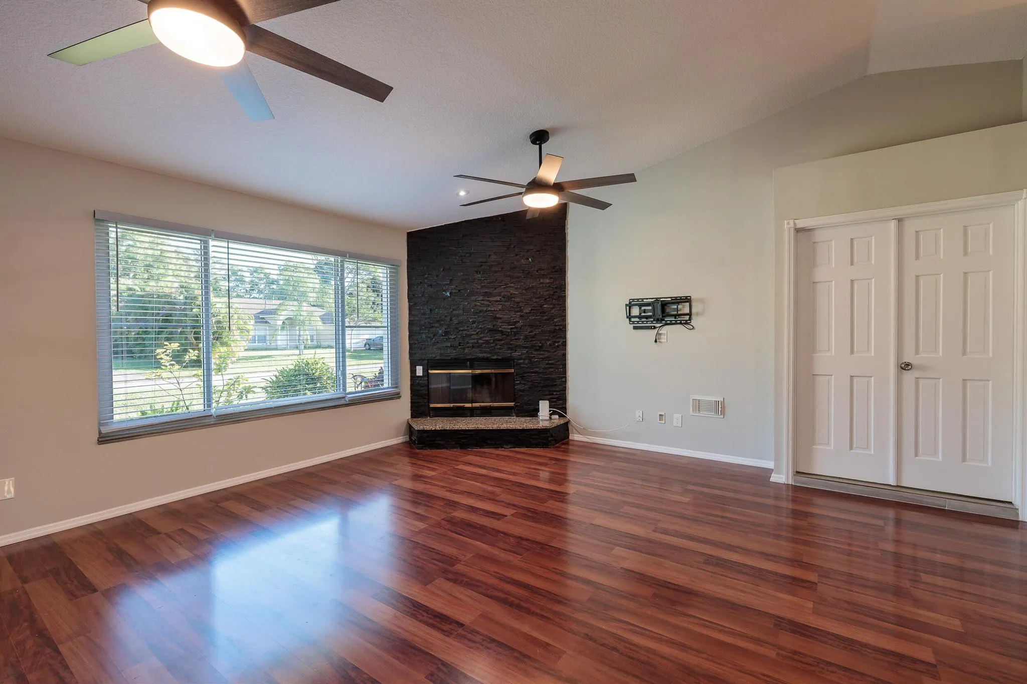 842 SE Streamlet Avenue