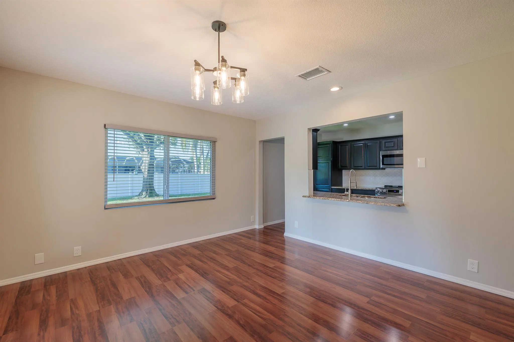 842 SE Streamlet Avenue