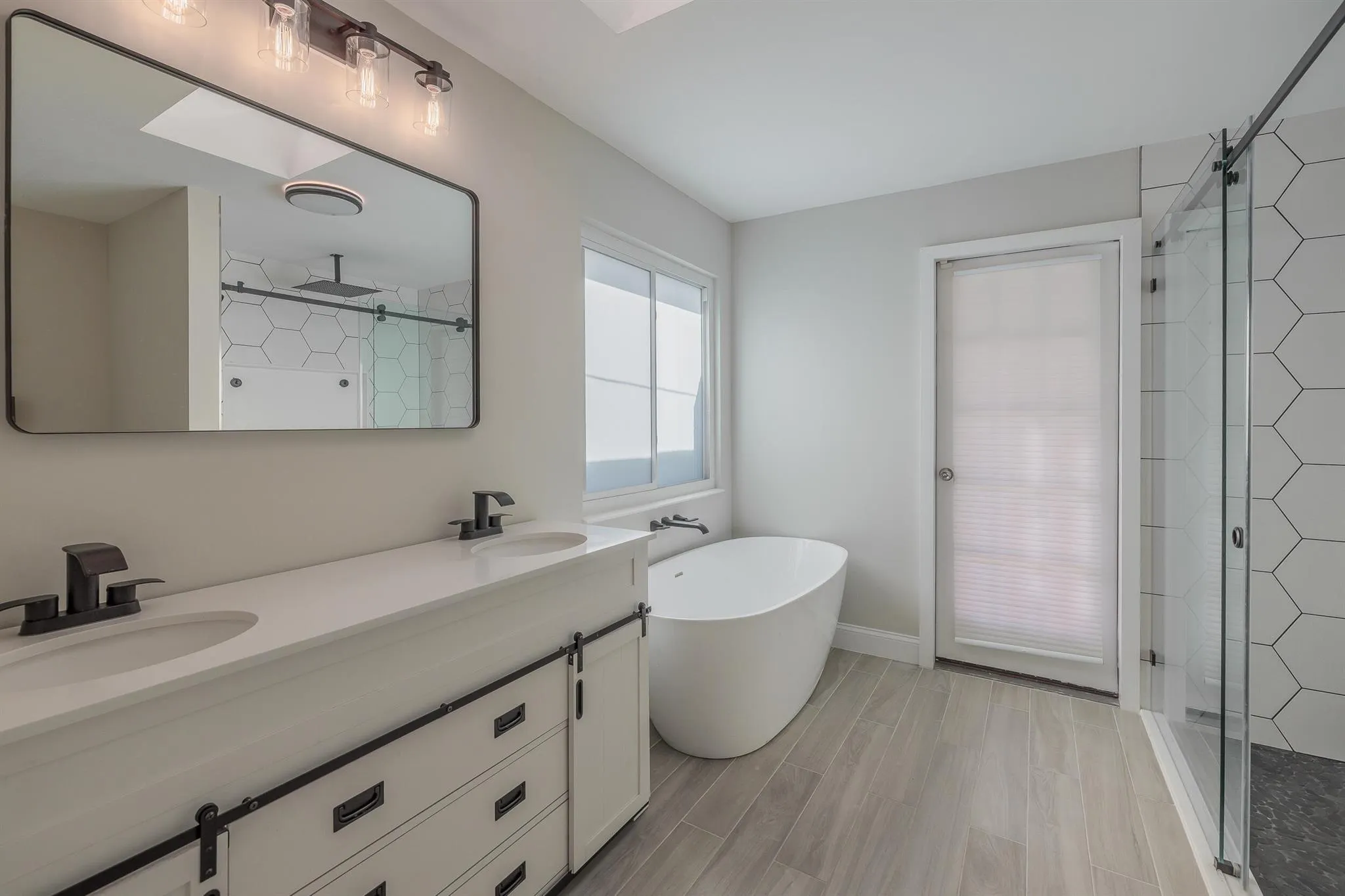 842 SE Streamlet Avenue