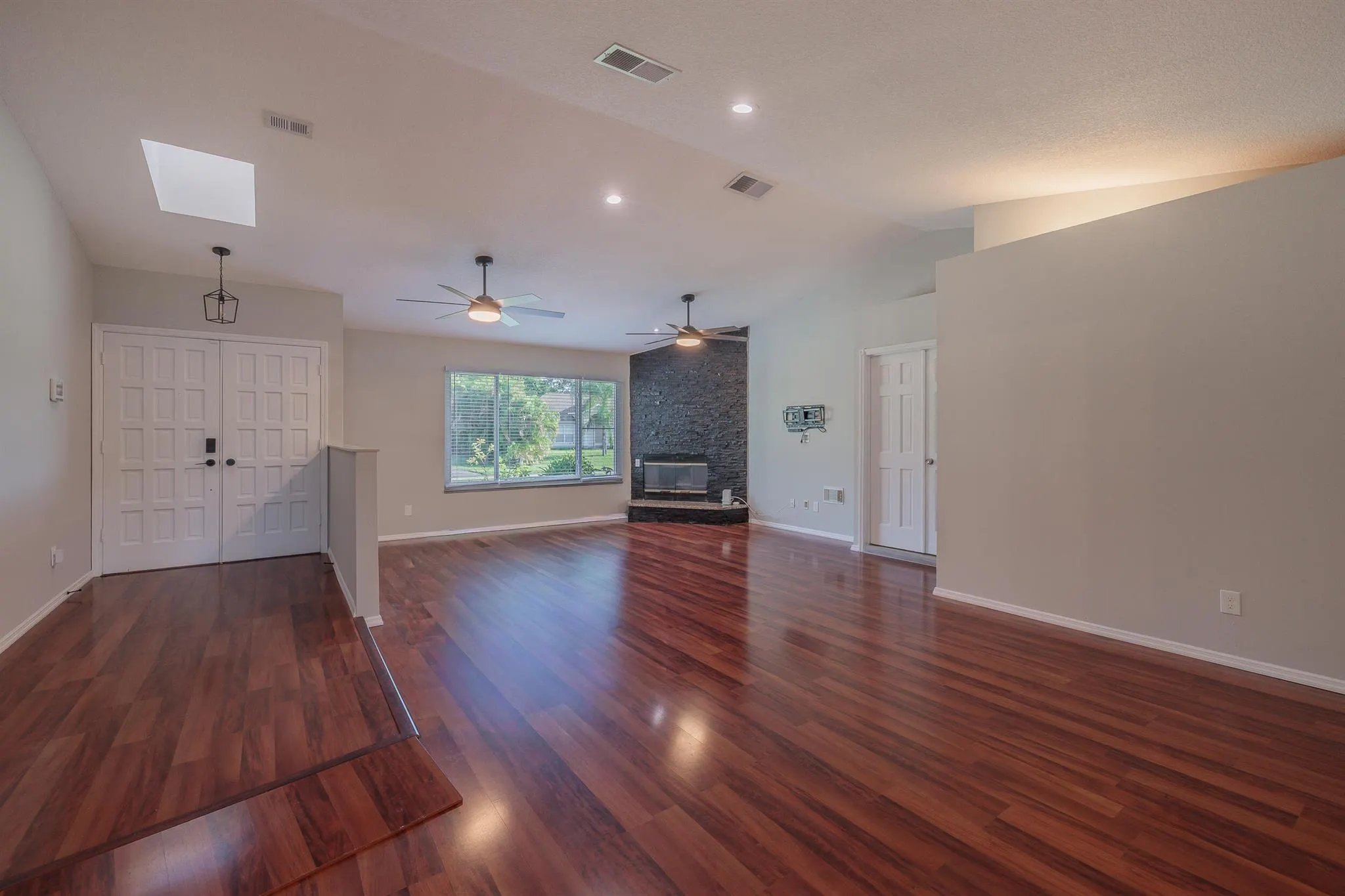 842 SE Streamlet Avenue