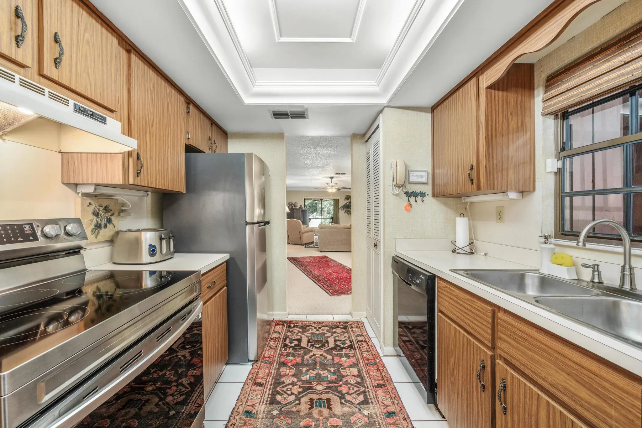 3833 Edgewater Drive