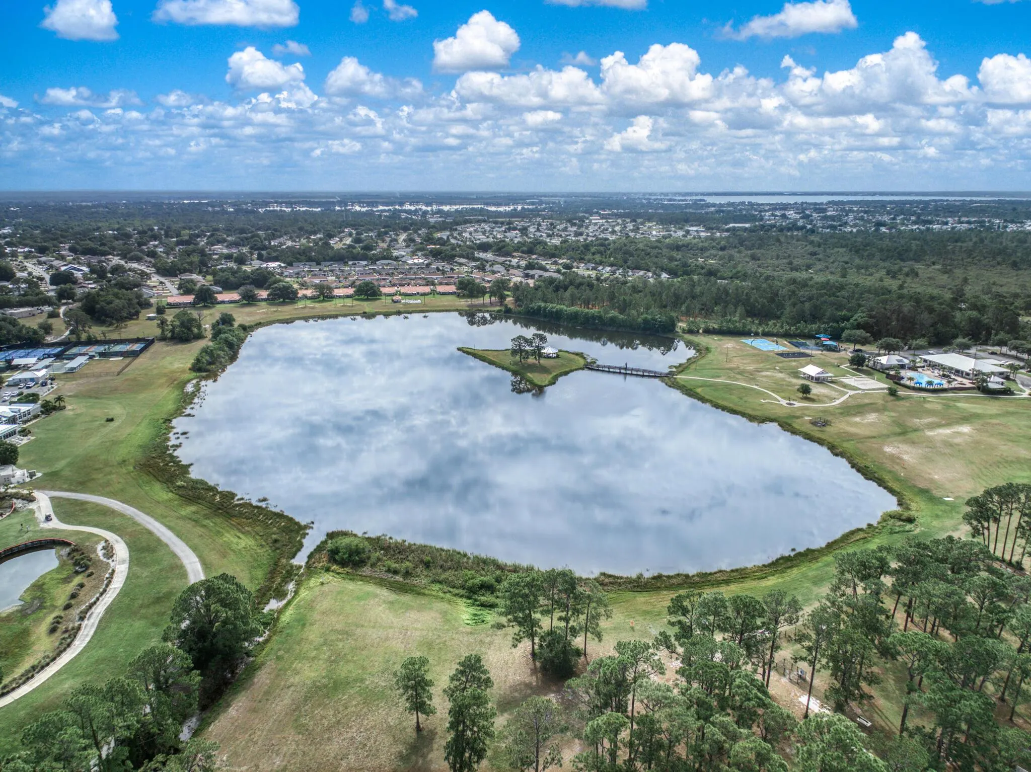 3833 Edgewater Drive