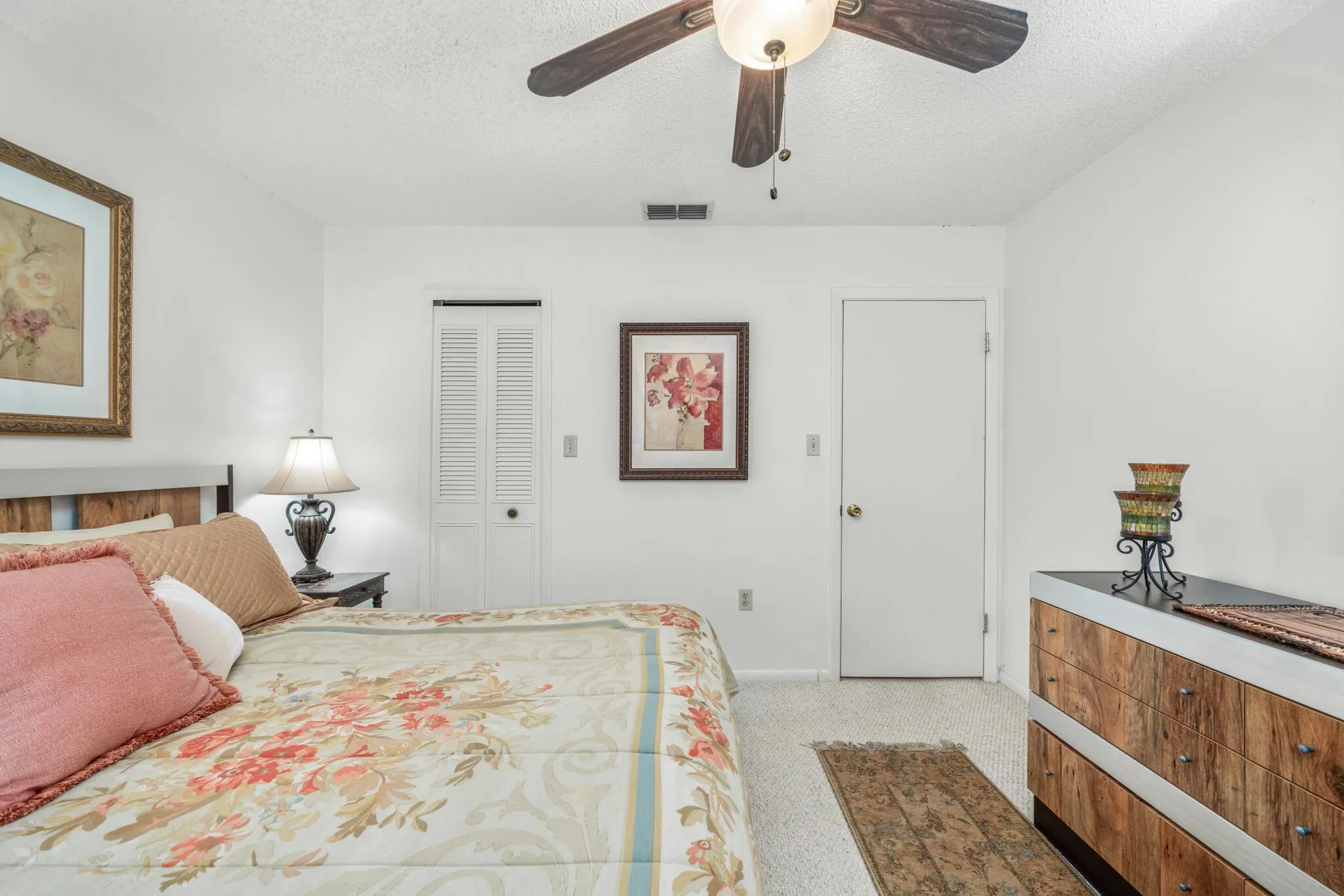 3833 Edgewater Drive