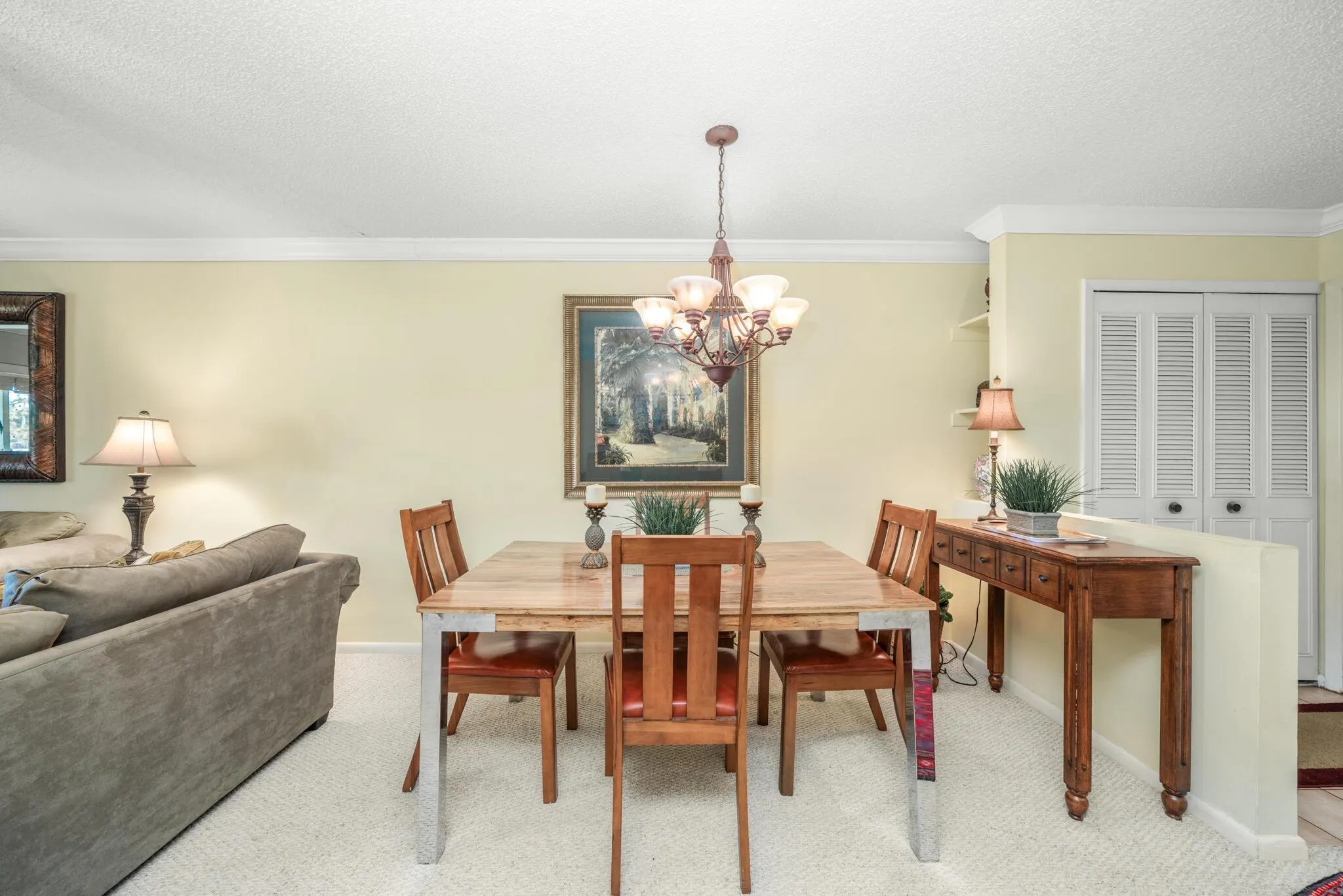 3833 Edgewater Drive