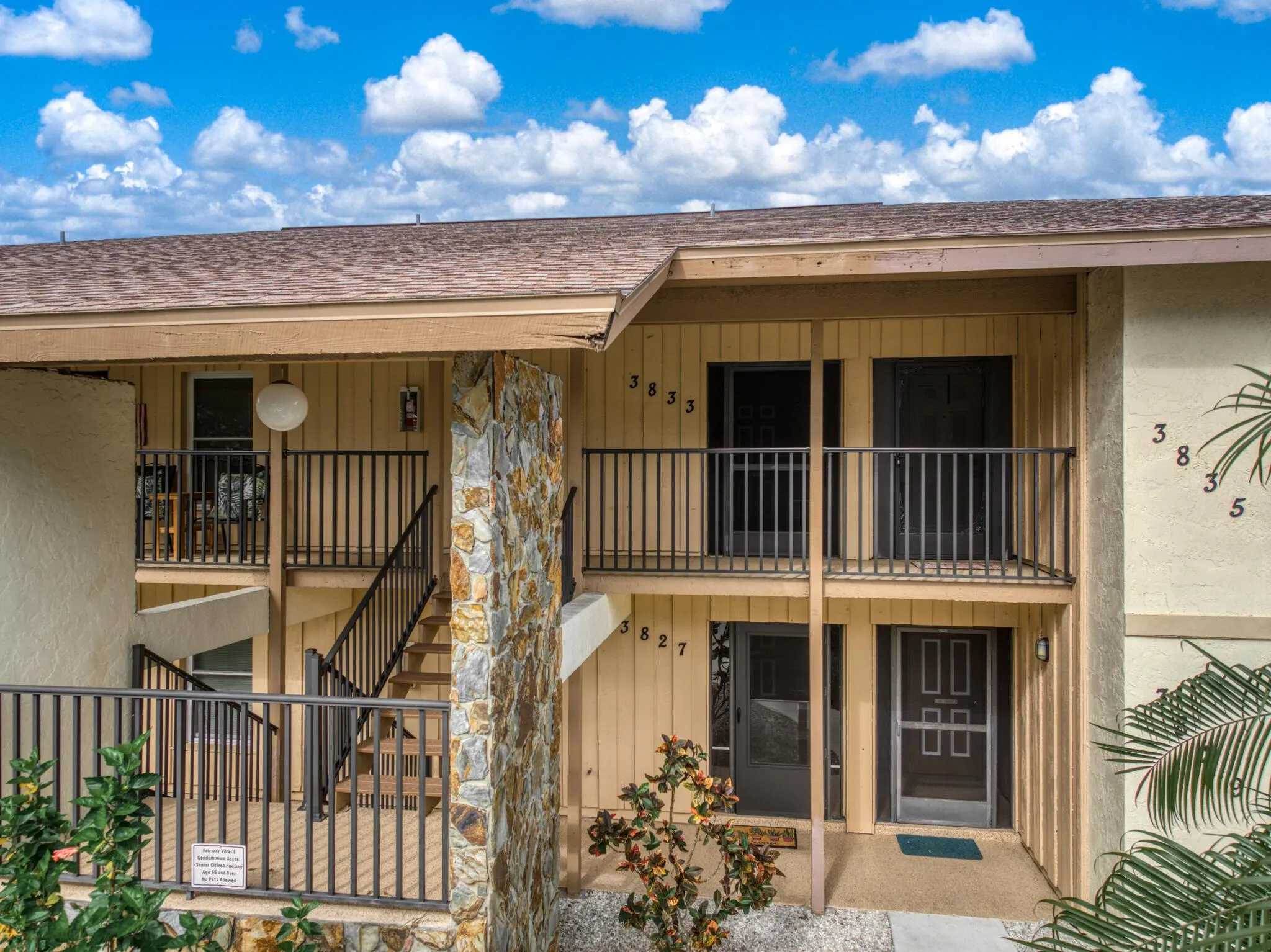 3833 Edgewater Drive