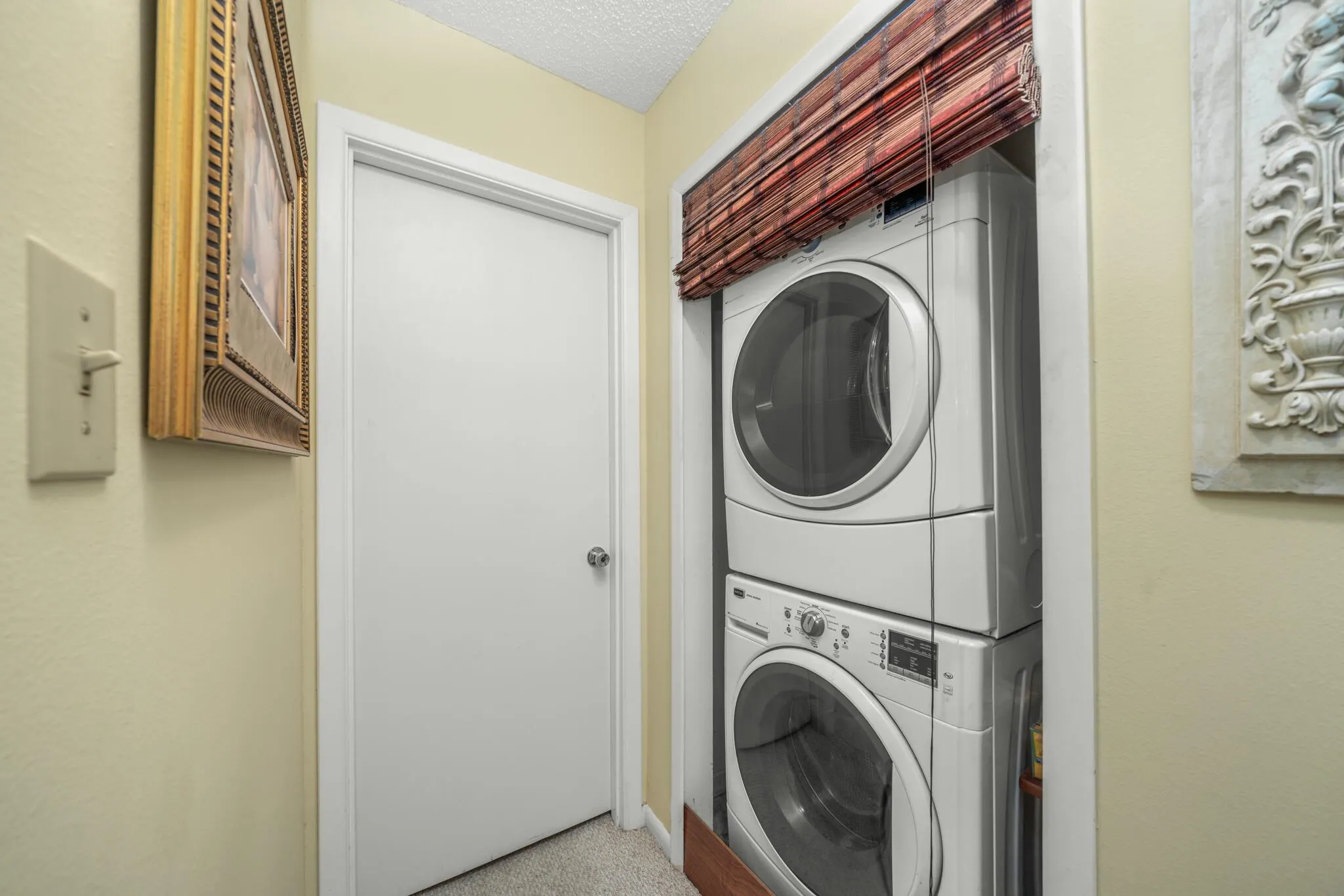 3833 Edgewater Drive