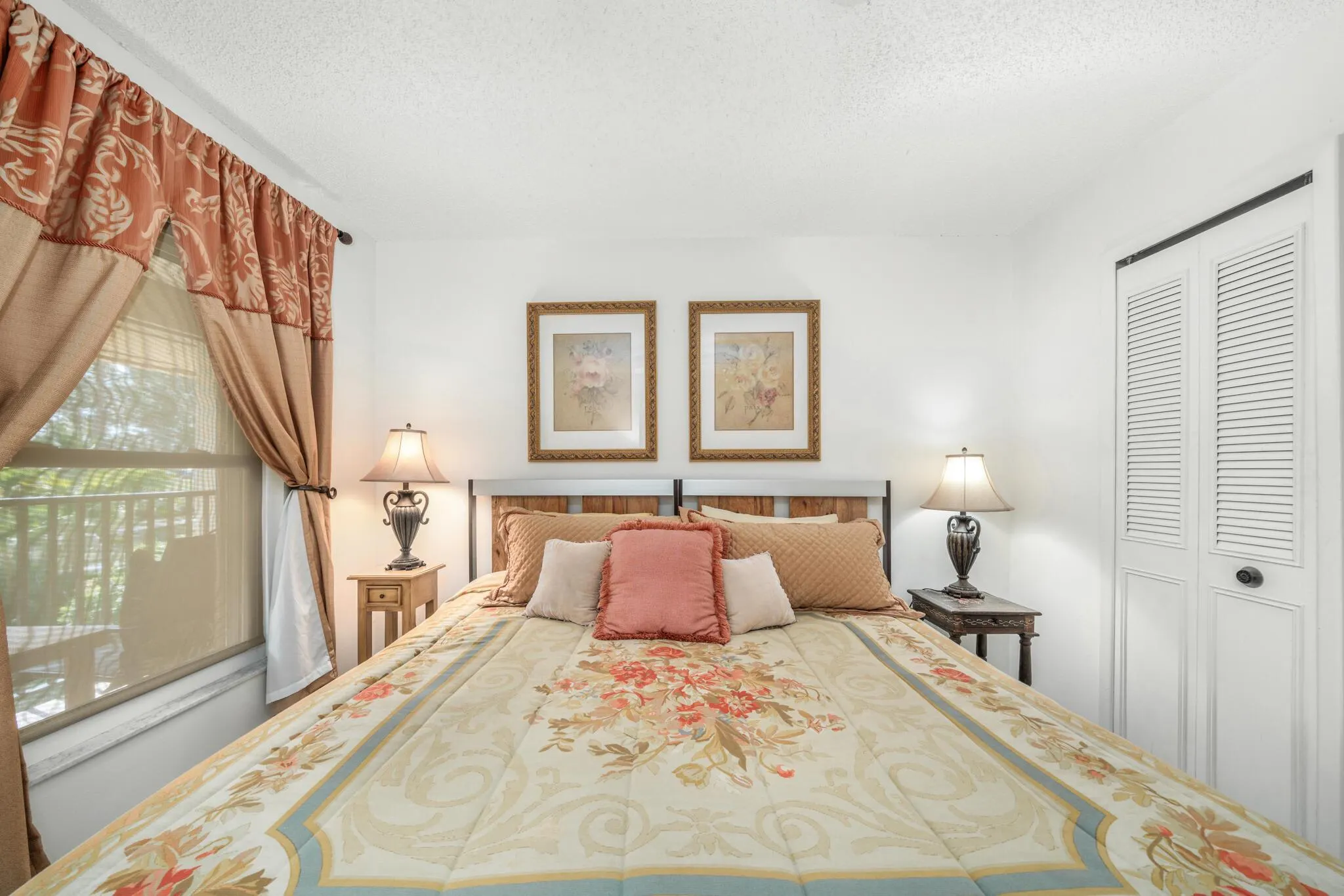 3833 Edgewater Drive