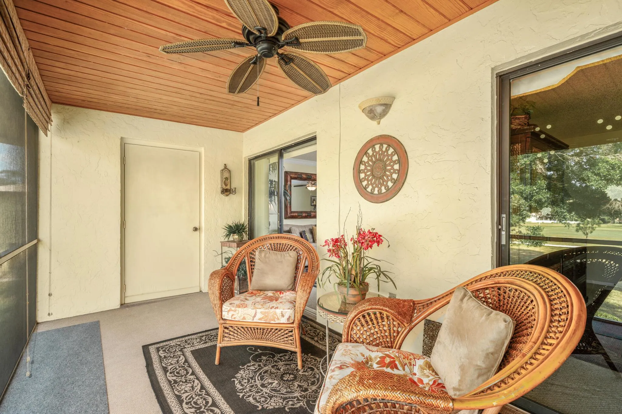 3833 Edgewater Drive