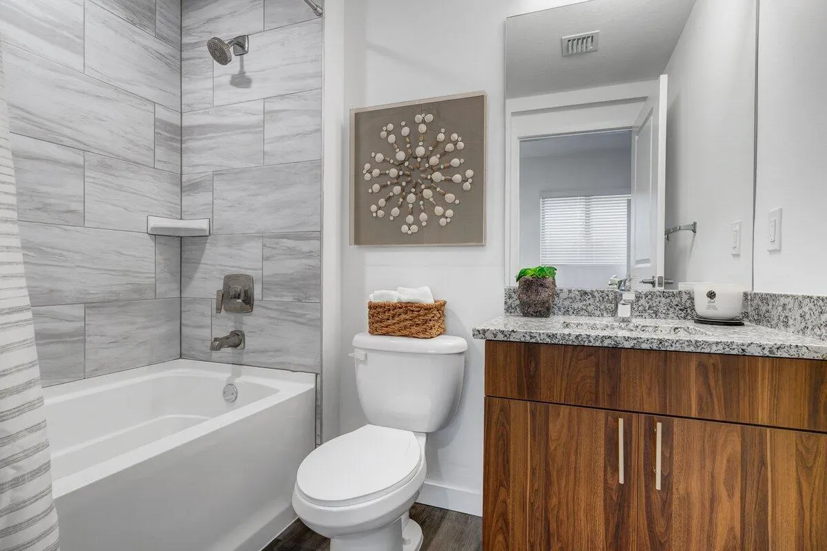 4250 Lakewood Road, #101