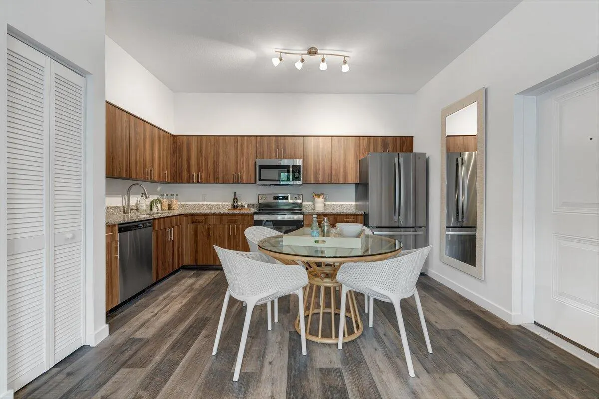 4250 Lakewood Road, #101