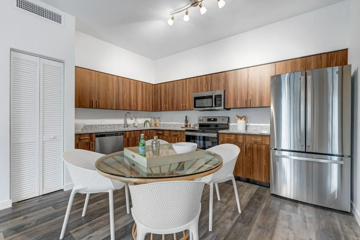 4250 Lakewood Road, #101