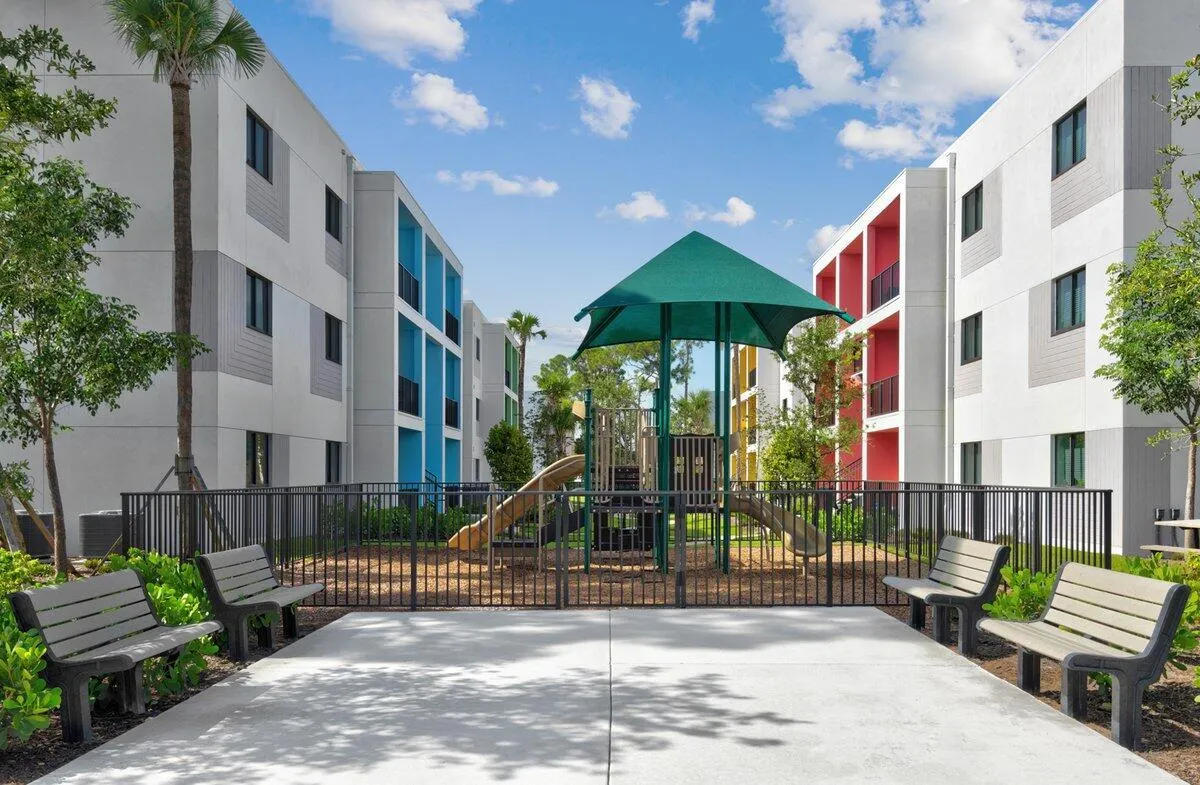 4250 Lakewood Road, #101